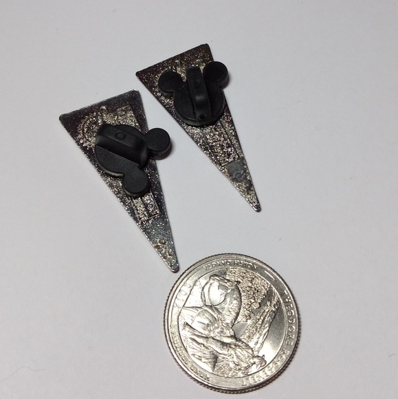 2 Walt Disney Flag lapel pins - Picture 4 of 4